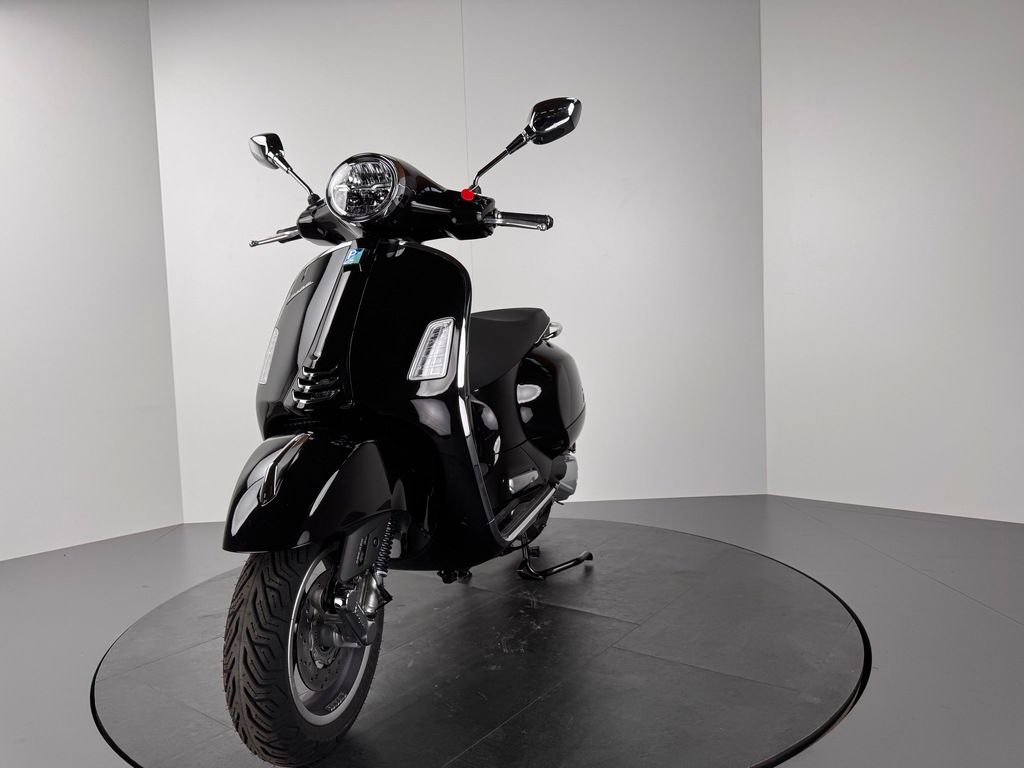 Fahrzeugabbildung Vespa GTS 300 SUPER RST E5 *REMUS-AGA *77,- € mtl. !