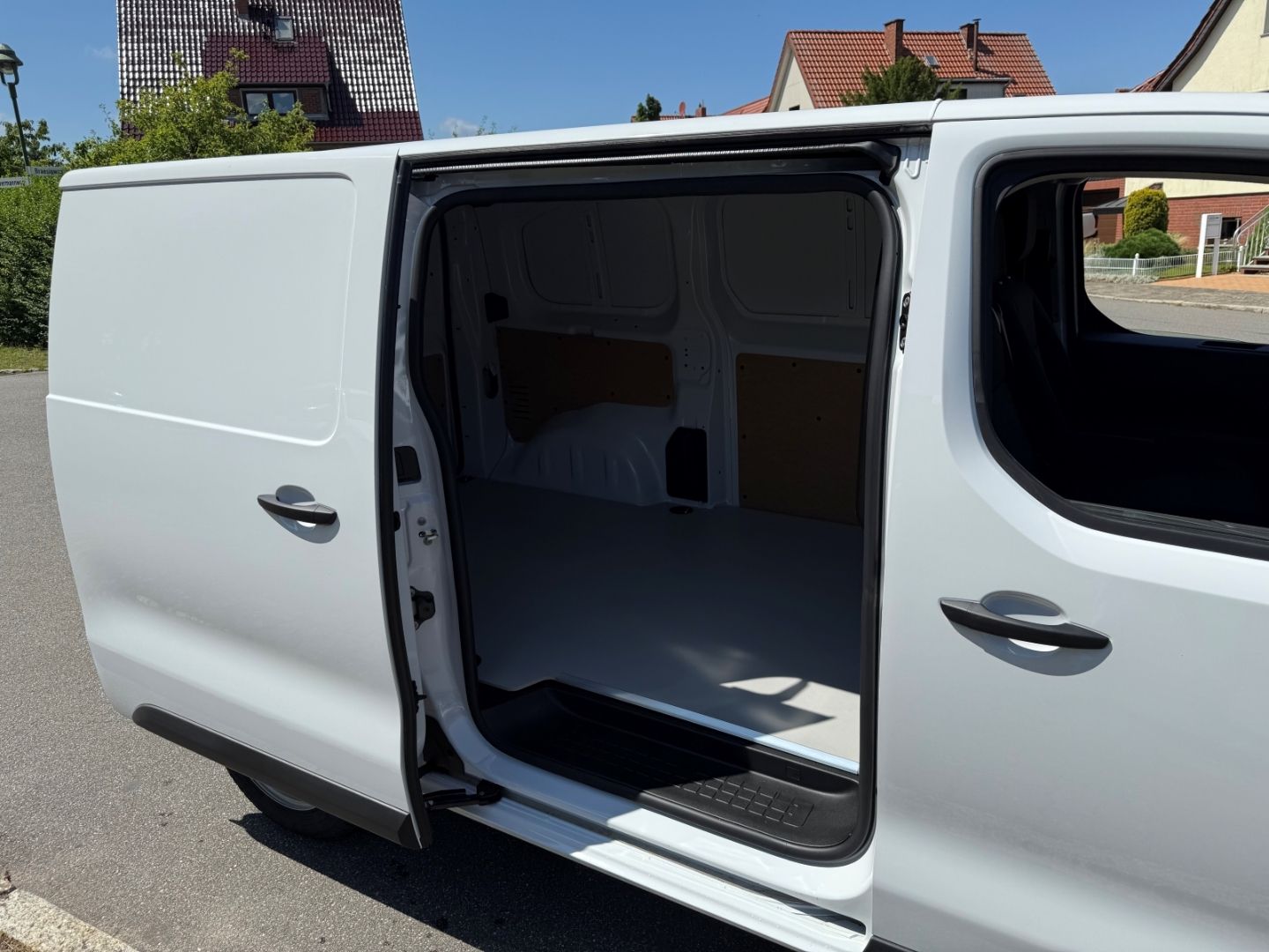Fahrzeugabbildung Opel Vivaro Kasten Edition L2 2.0 Kamera+PDC+Carplay