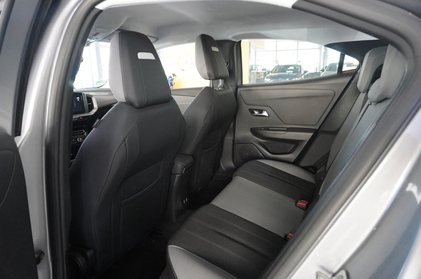 Fahrzeugabbildung Opel Mokka-e ELEGANCE 3-PHASIG NAVI/LED/VIRTU/SHZ/DAB