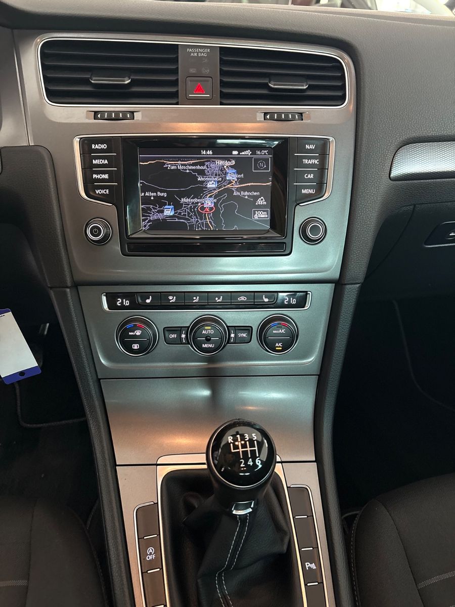 Fahrzeugabbildung Volkswagen Golf VII Lim. Lounge BMT