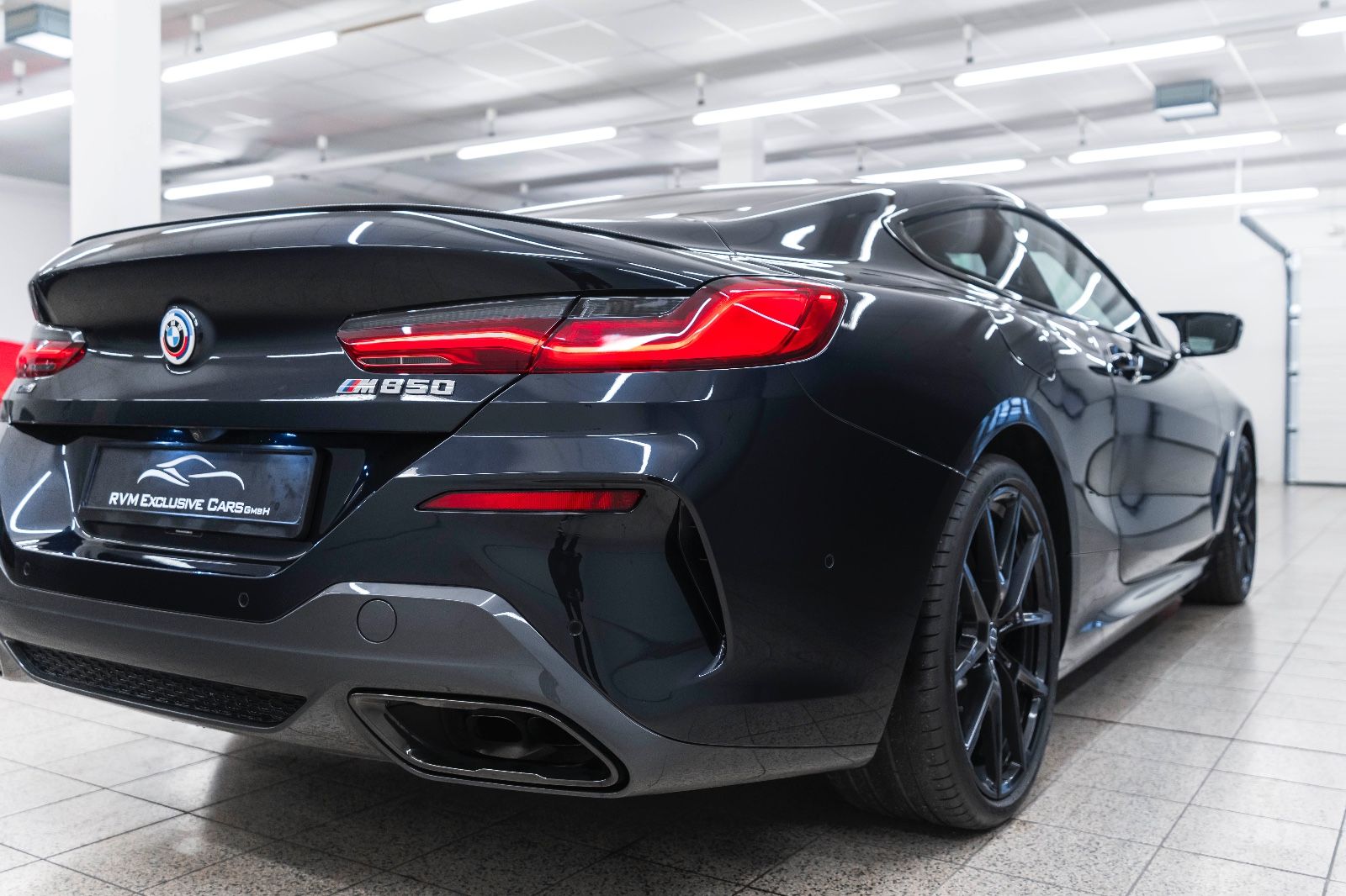 Fahrzeugabbildung BMW M850i xDrive Coupe HUD H&K 360° LASER INDIVIDUAL