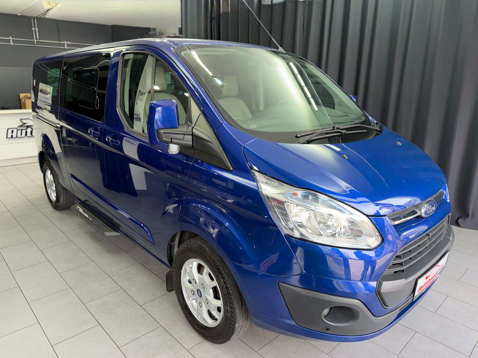 Fahrzeugabbildung Ford Tourneo Custom 300|AC|PDC|NAVI|8-SITZE