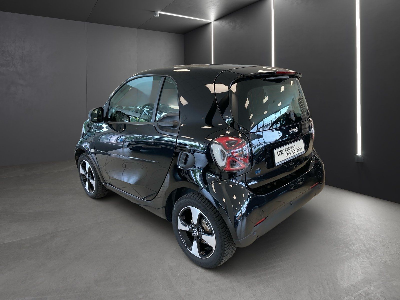 Fahrzeugabbildung Smart smart EQ fortwo Exclusive*Pano*LED*Kamera*22kW*