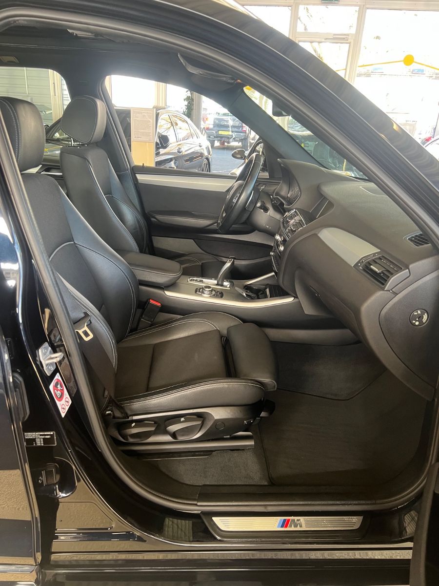 Fahrzeugabbildung BMW X3 xDrive 20 d M Sport Paket *PANO*XENON*NAVI*