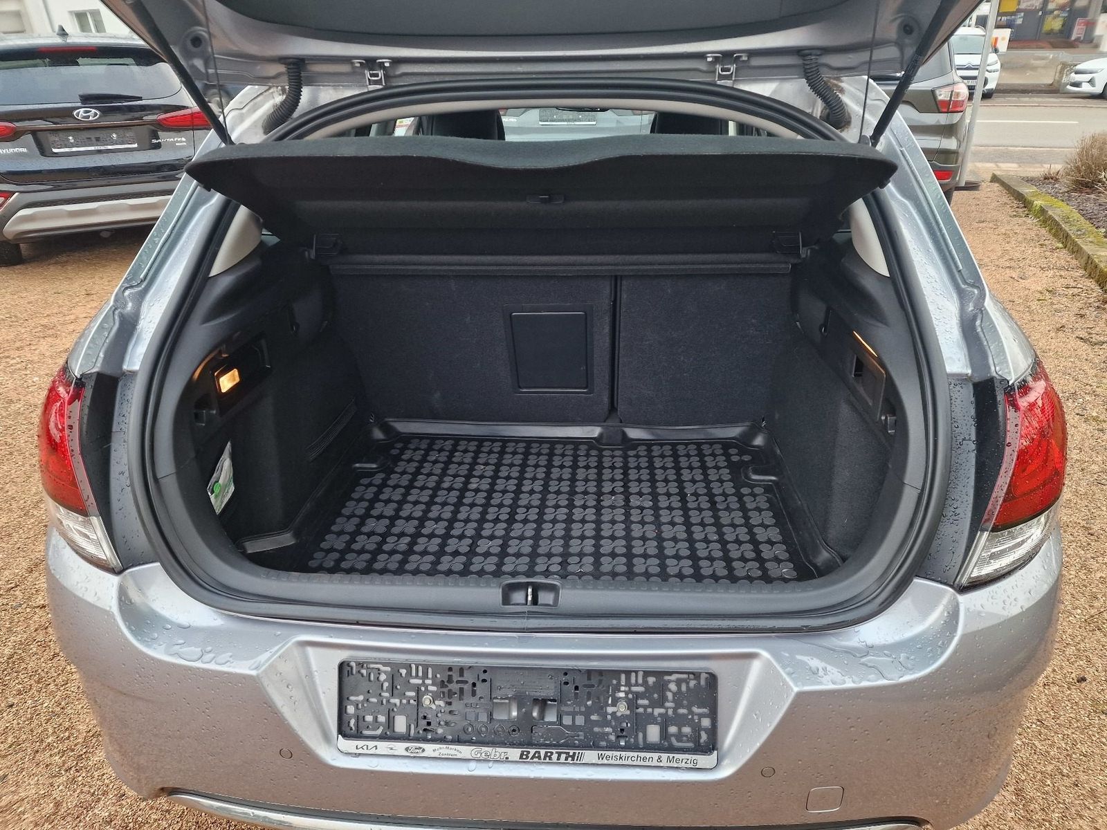 Fahrzeugabbildung Citroën C4 Lim. Shine, Navi,Sitzheiz.,PDC