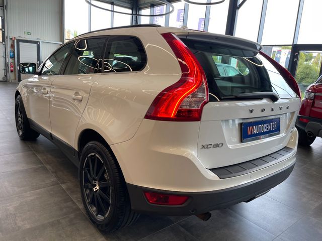 Volvo XC 60  Momentum AWD *AHK*NAVI*TEMPOMAT*ALLRAD*