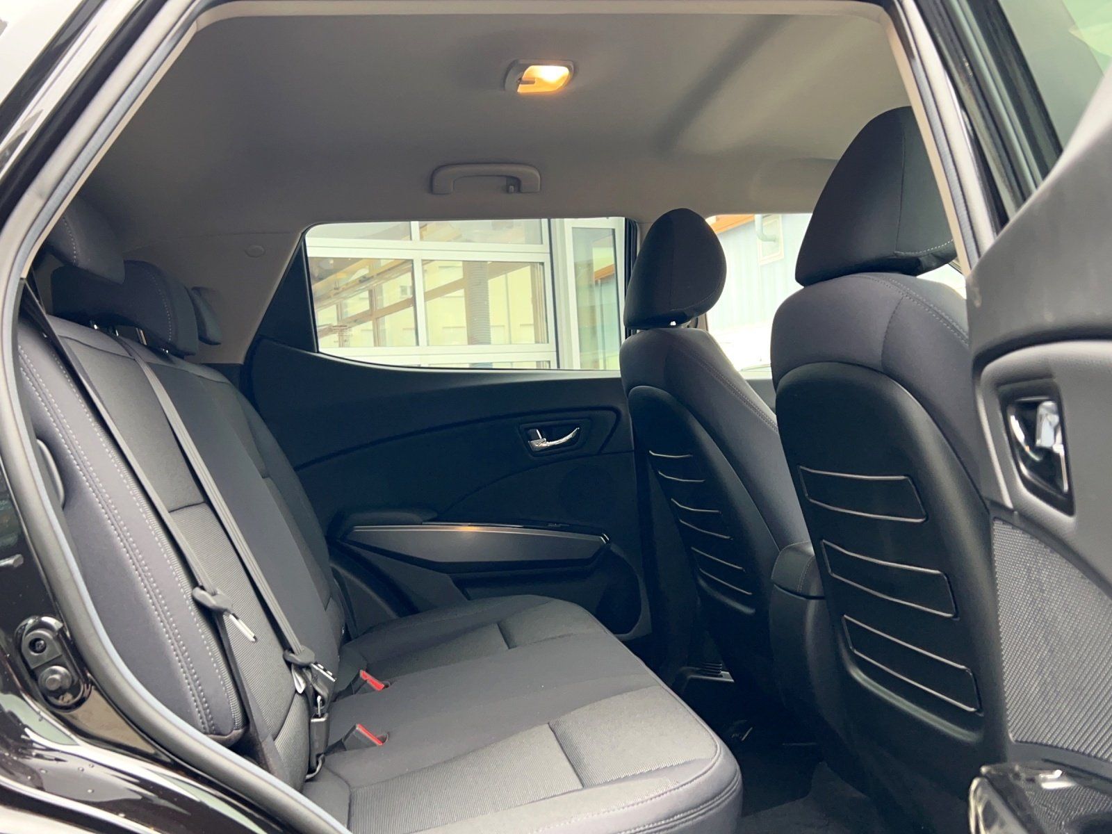 Fahrzeugabbildung Ssangyong Tivoli Fizz 1.5 T-GDI 6AT+SHZ + LMF + PDC +NAVI