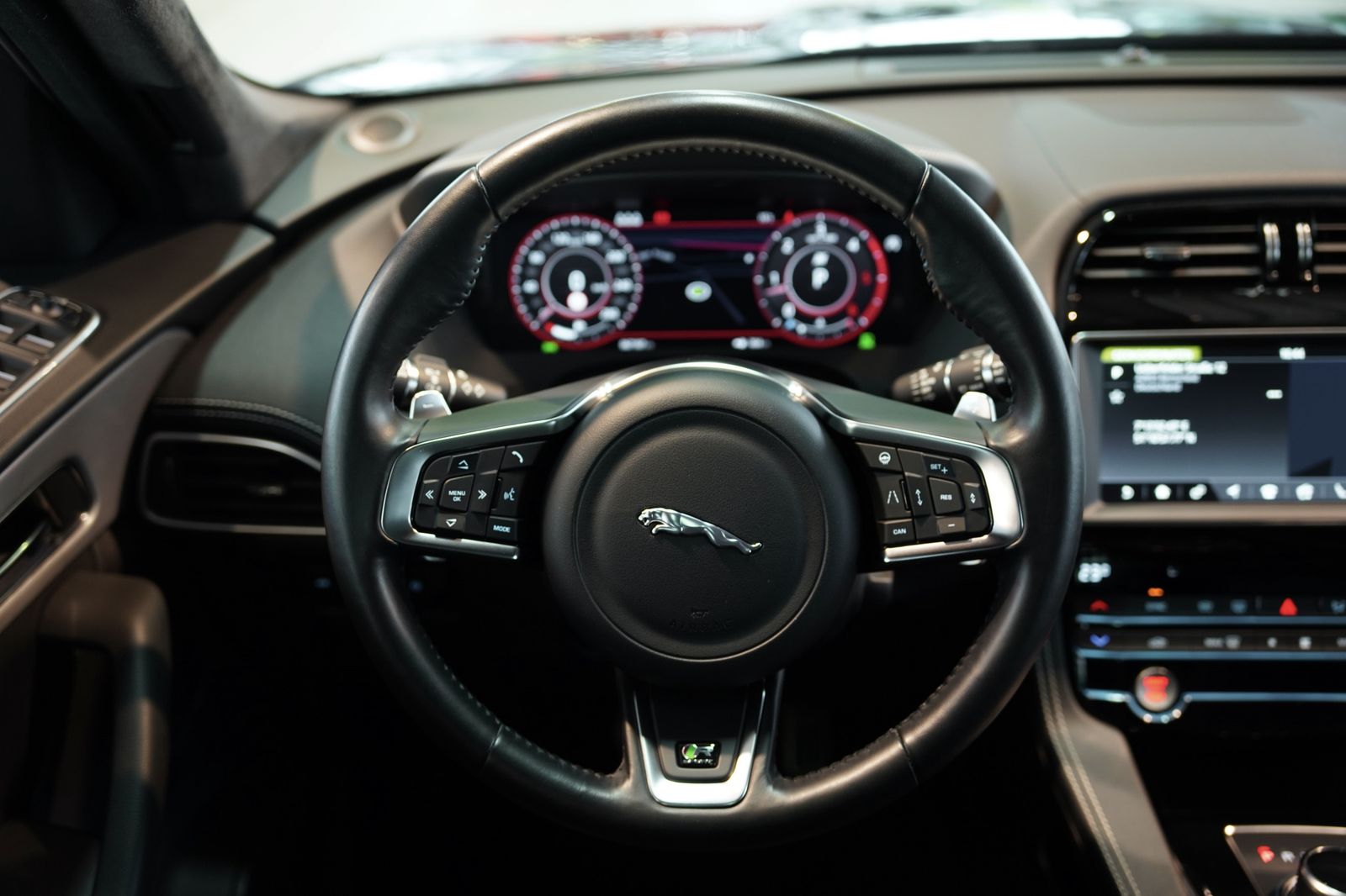 Jaguar F Pace