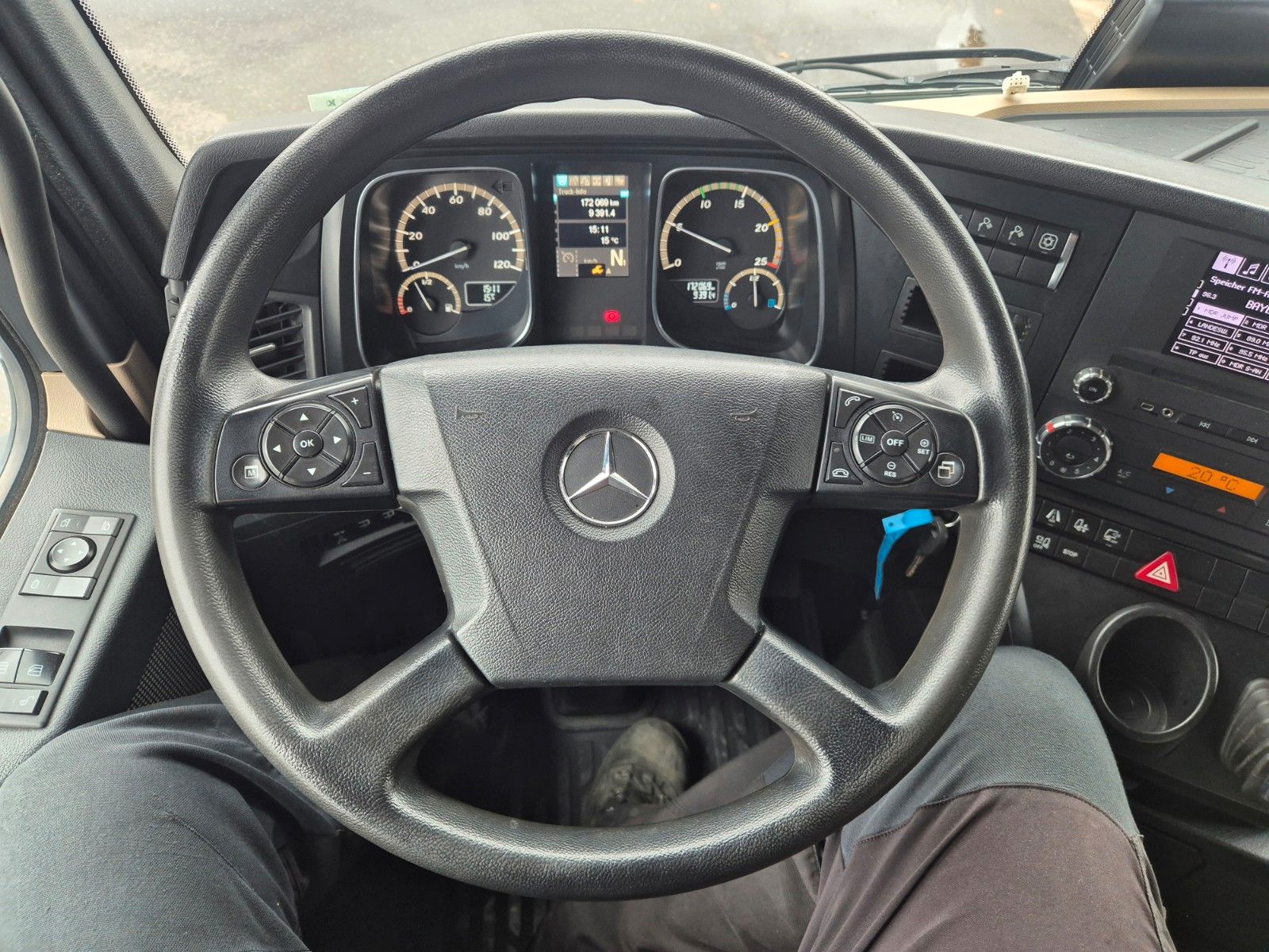 Fahrzeugabbildung Mercedes-Benz Actros 2653 LS 6x4 Retarder 120.000kg