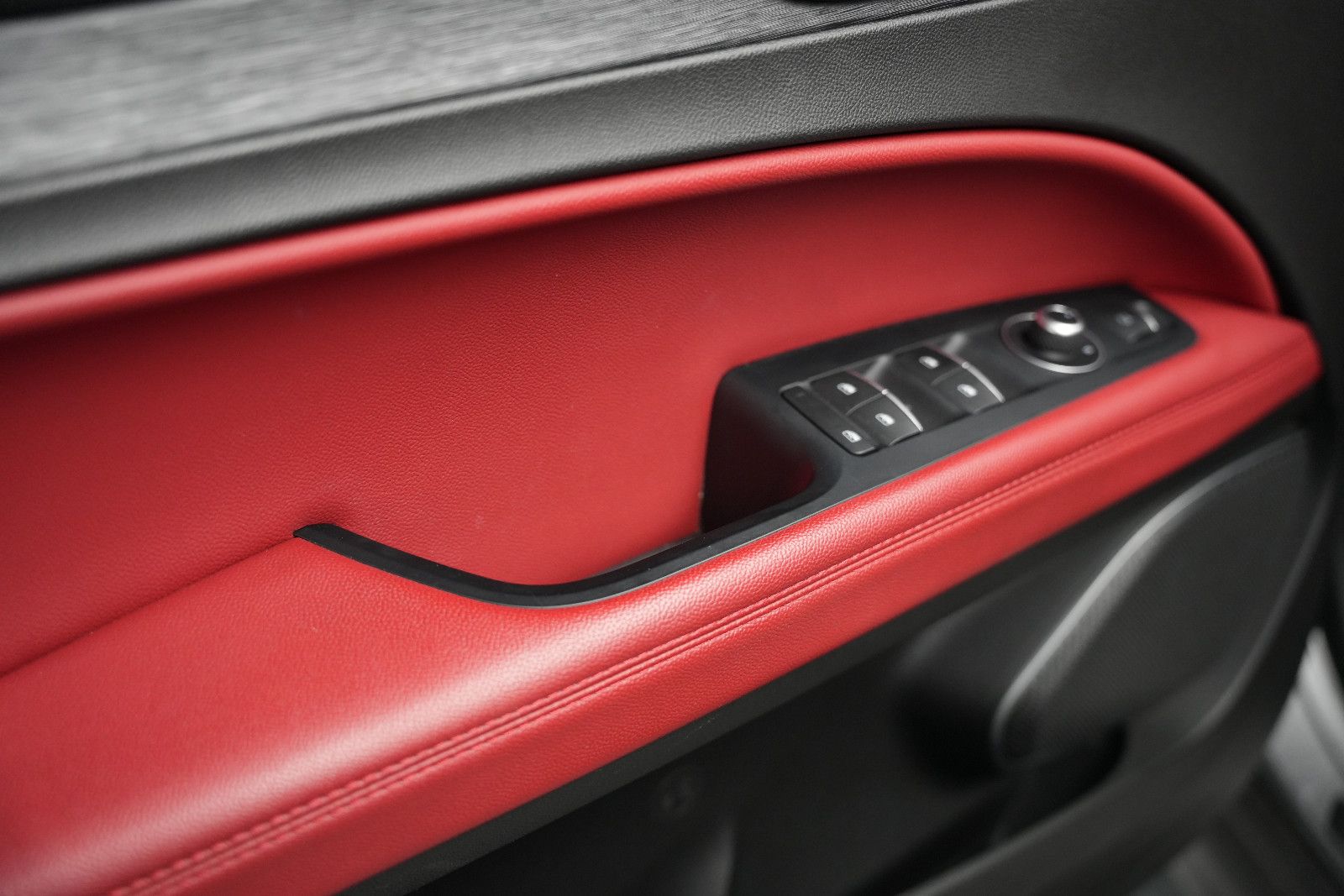 Fahrzeugabbildung Alfa Romeo Stelvio Super Q4/BI-XENON/PDC/AUTOMATIK/SPURHALT