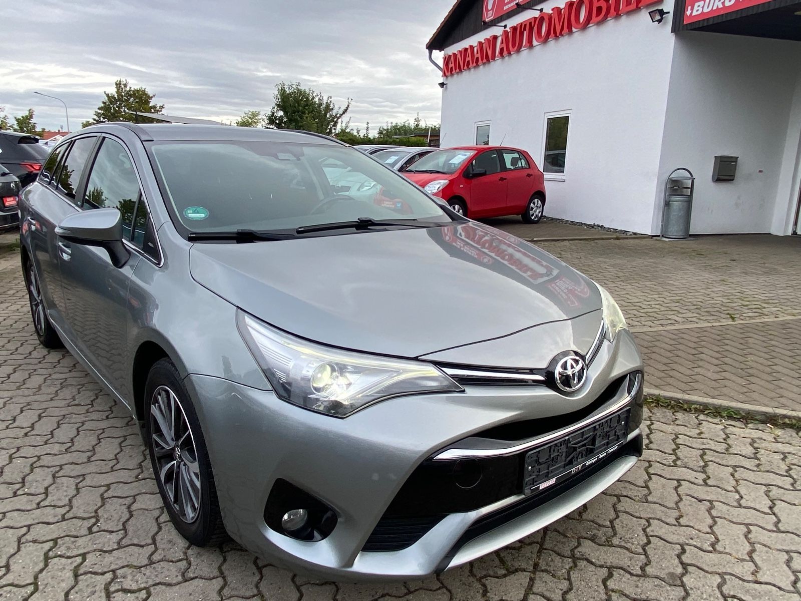 Toyota Avensis - 1