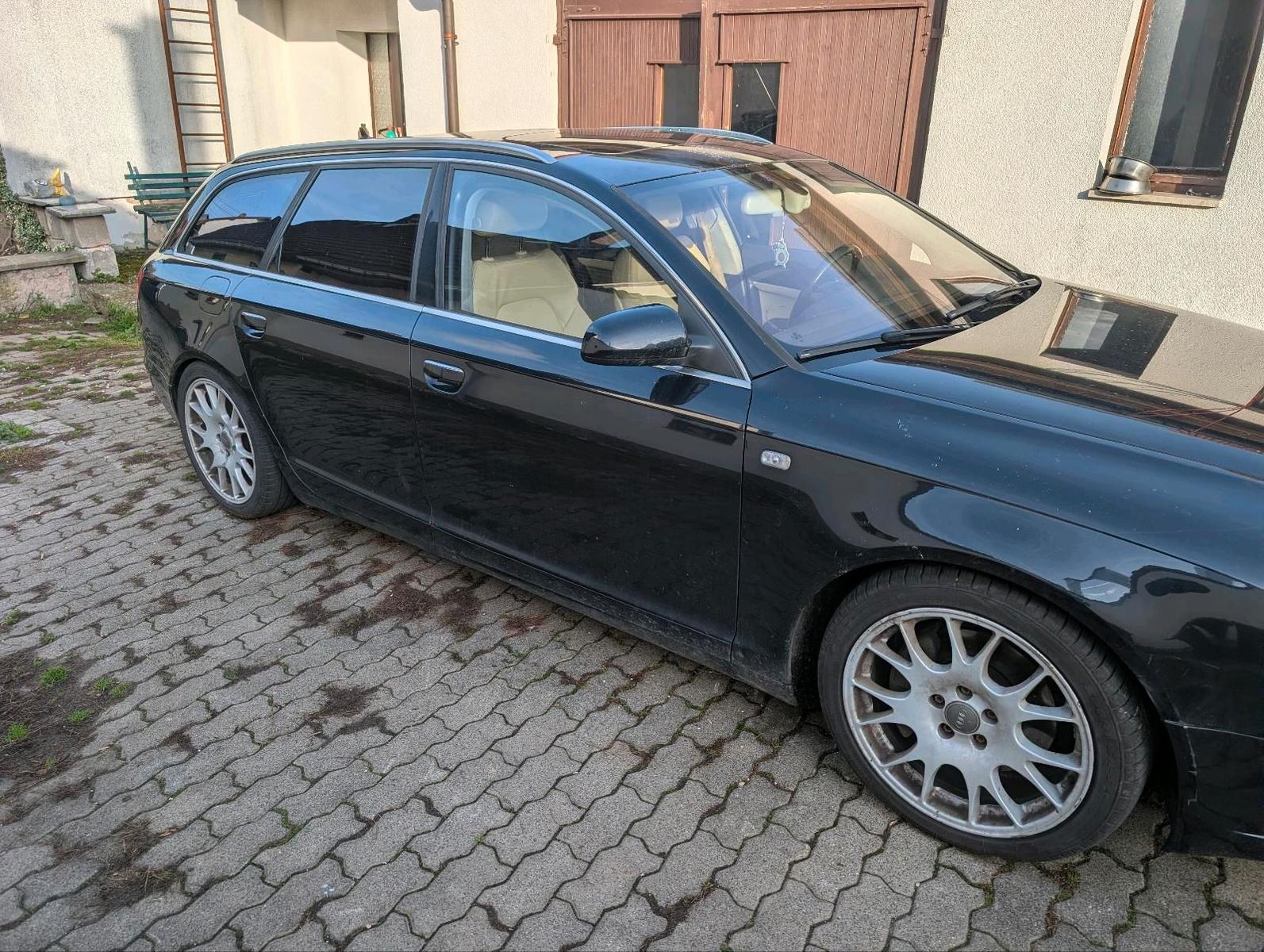 Audi Quattro 2005 — салон