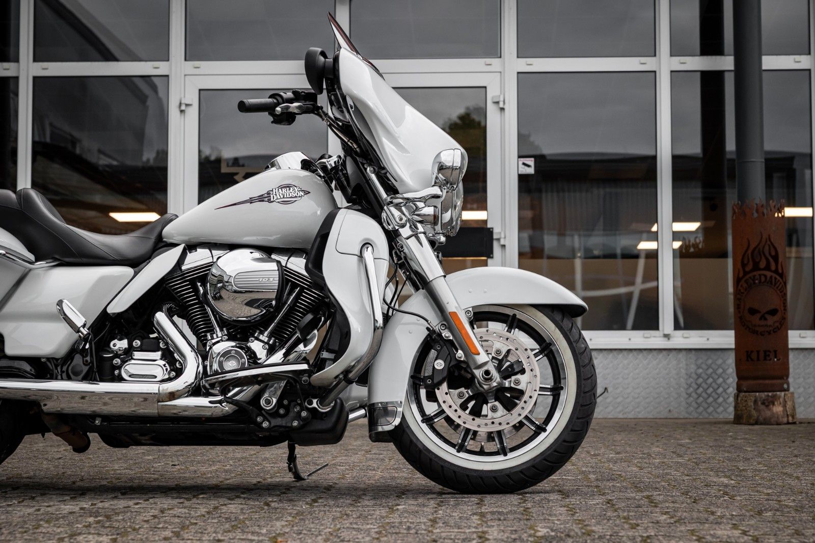 Fahrzeugabbildung Harley-Davidson E-Glide Ultra 103 cui FLHTKL - Kesstech -