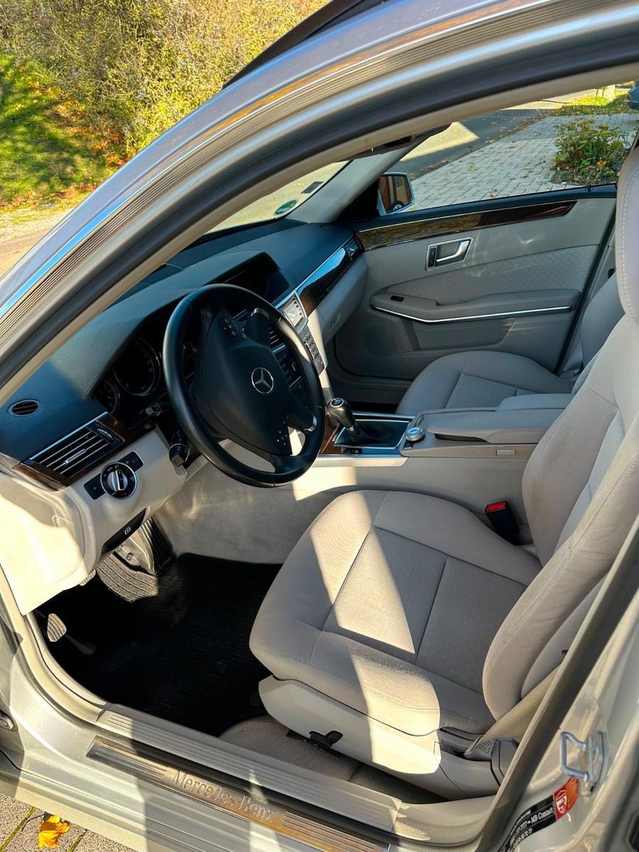 Mercedes-Benz E220 2012 — photo 7
