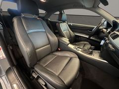 BMW 320 i Navi SHZ 19" Alus PDC Leder 