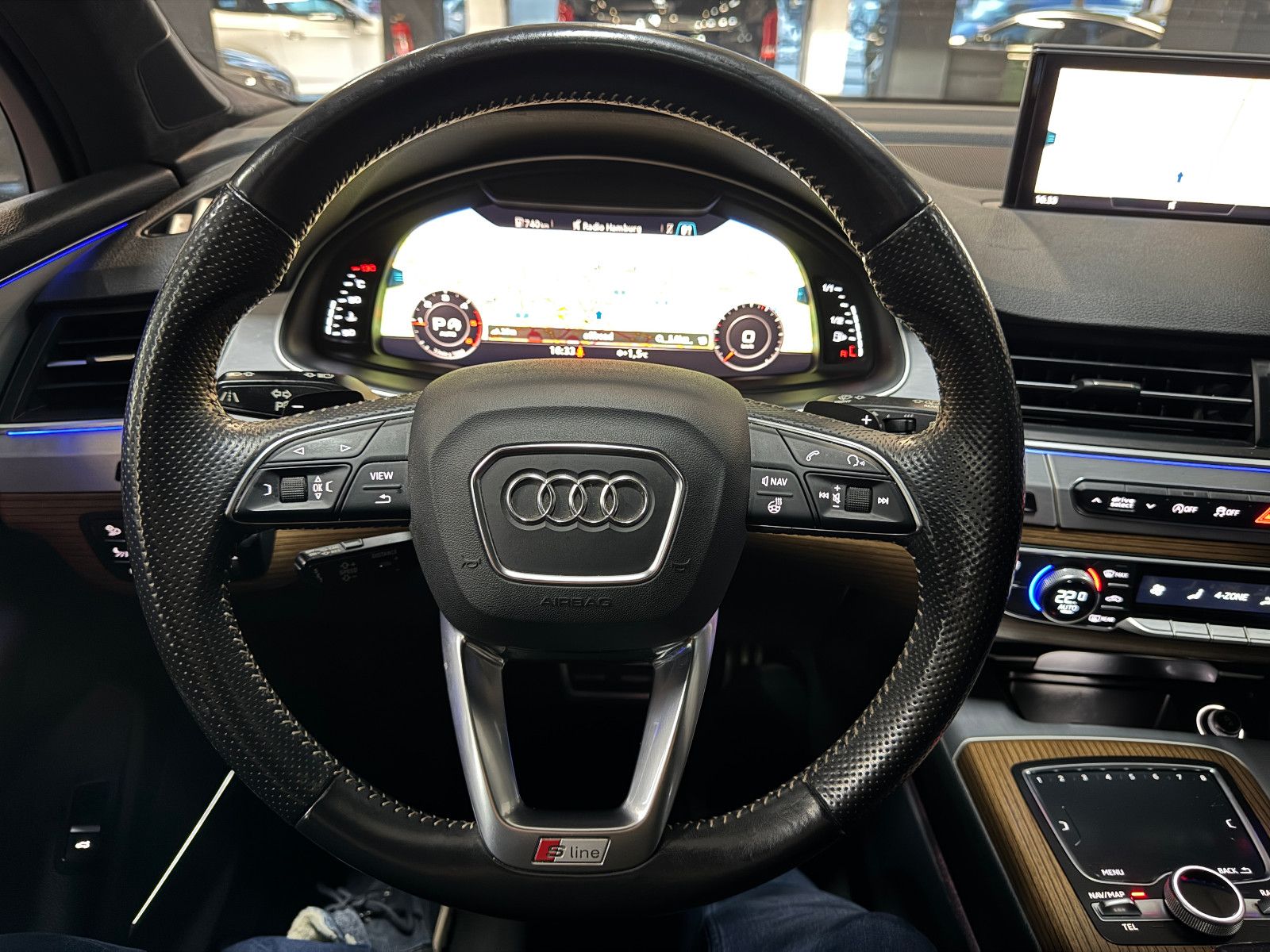 Fahrzeugabbildung Audi Q7 3.0 TDI QUATTRO 3X S-LINE VOLLAUSTATTUNG 21´