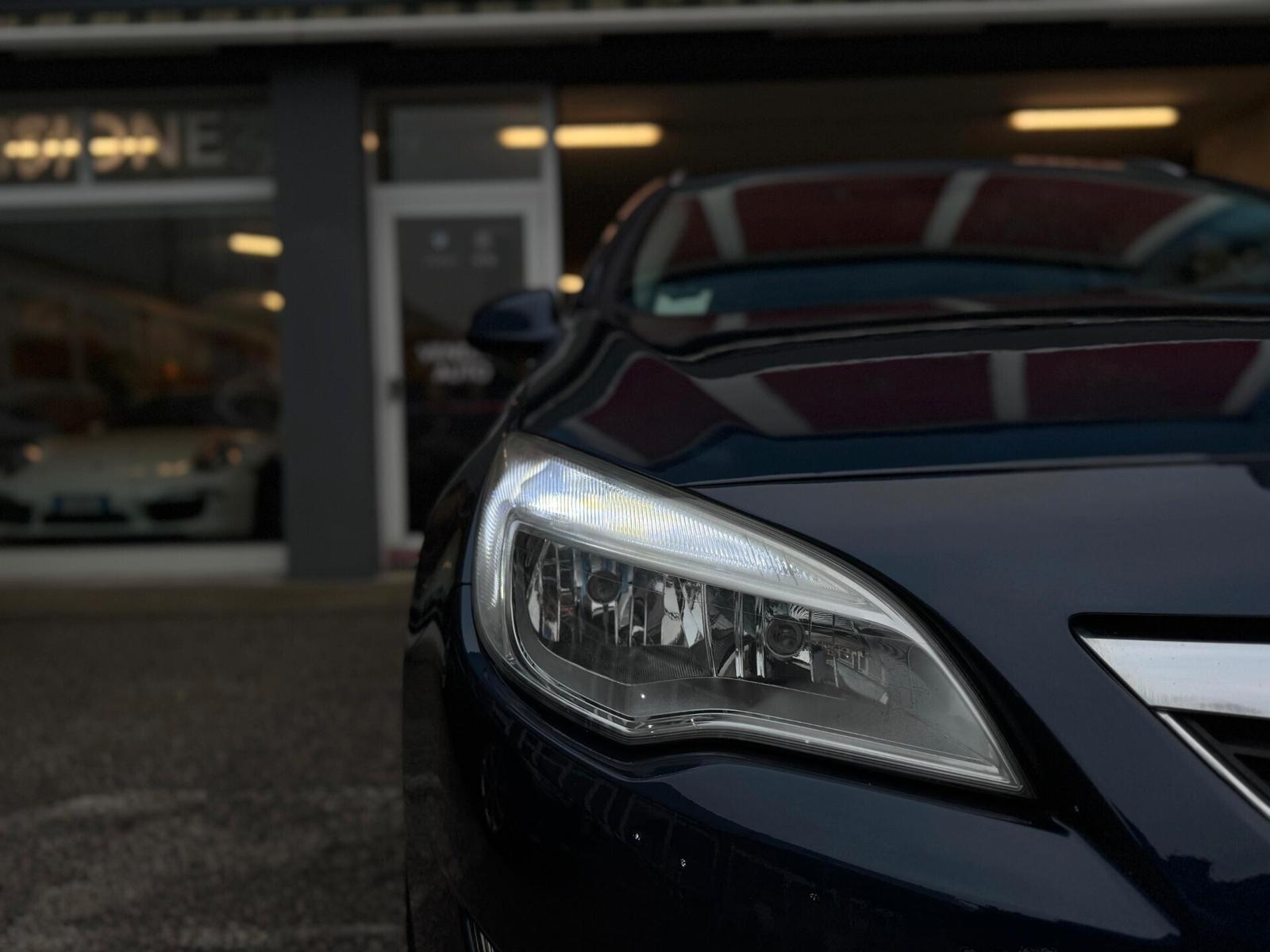 Opel Astra 2011 — engine 1.686 cm³, 110 HP (81kW)