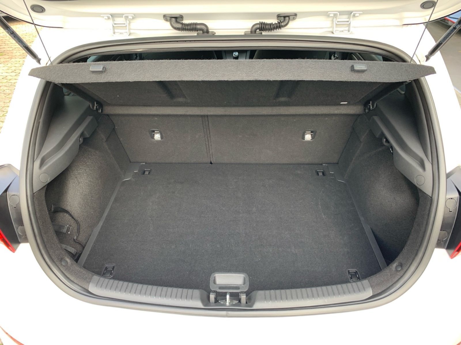 Fahrzeugabbildung Hyundai i30 1.0 T-GDI Connect & Go Navi LED