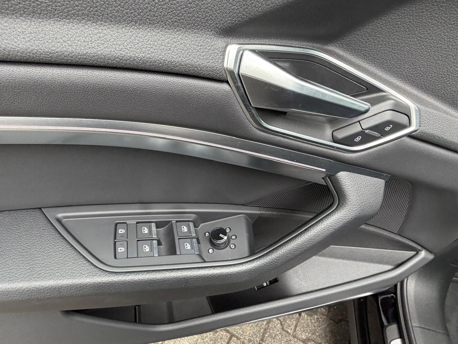 Fahrzeugabbildung Audi e-tron 55 QUATT S LINE LUFT+LED+SHZ+KAM+B&O+21"