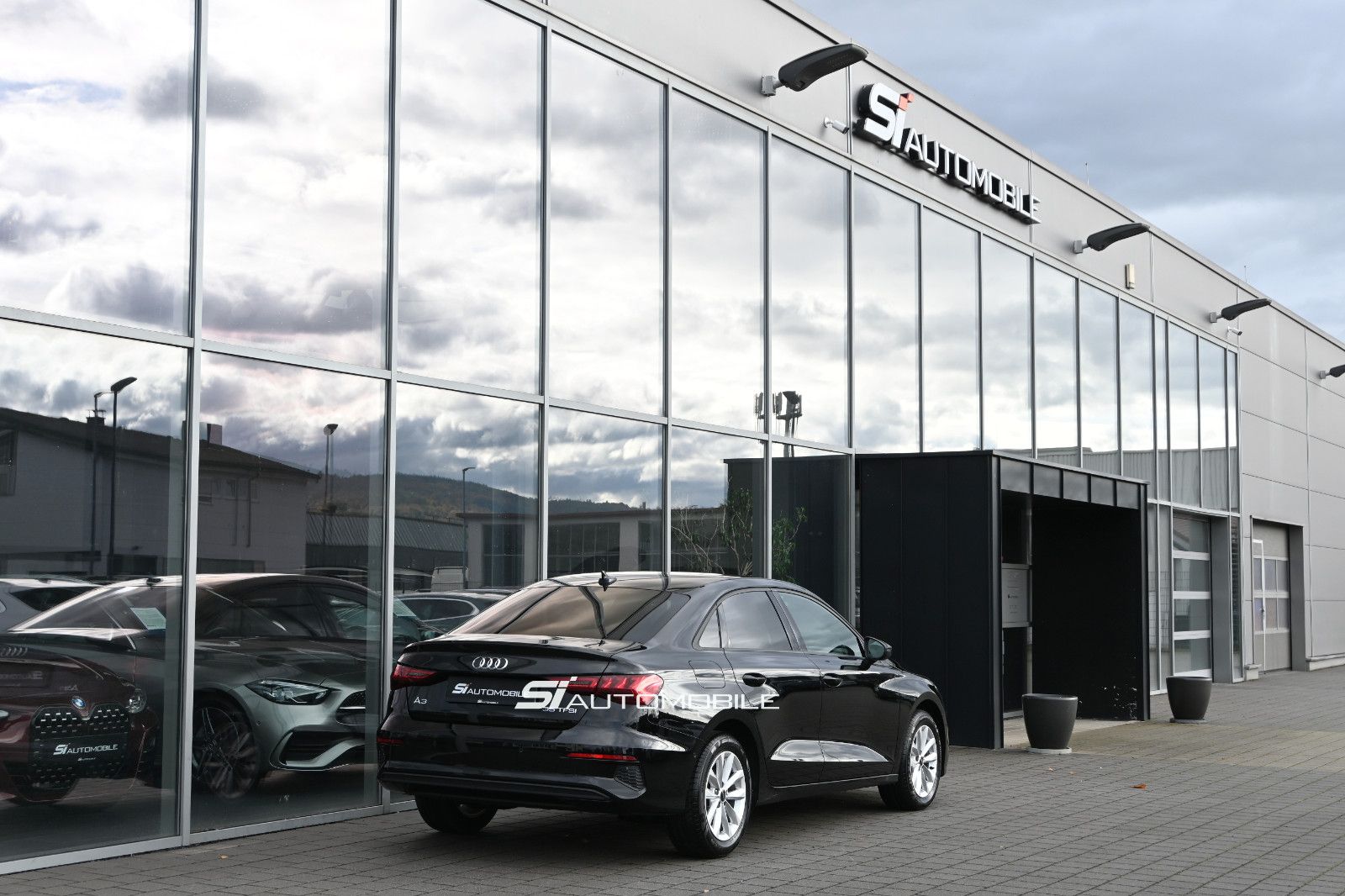 Fahrzeugabbildung Audi A3 35 TFSI S tro. Limousine °ACC°PANO°HEAD-UP°