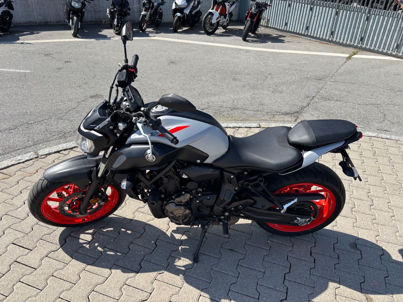 Fahrzeugabbildung Yamaha MT 07 Modell 2020 5 CM Tieferlegung