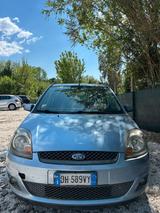 Ford Fiesta 1.4 TDCi 3p. Ghia - Ford Fiesta mit Diesel-Antrieb: Automatik