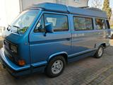 Volkswagen T3 Multivan Oldtimer - blaue Volkswagen T3 Multivan