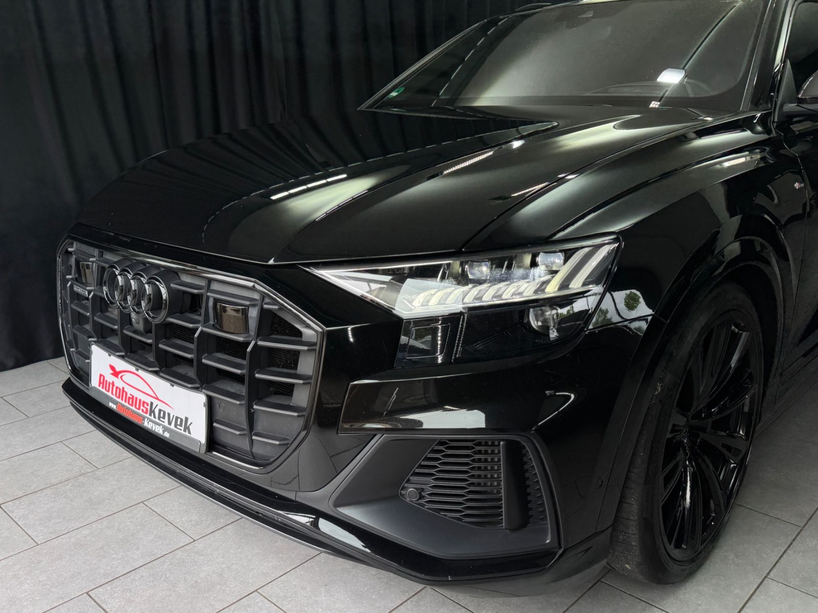 Fahrzeugabbildung Audi Q8 55 TFSI e quattro|B/O|EXCLUSIVE|RS-SITZE|VOLL