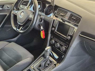 Volkswagen Golf - 6