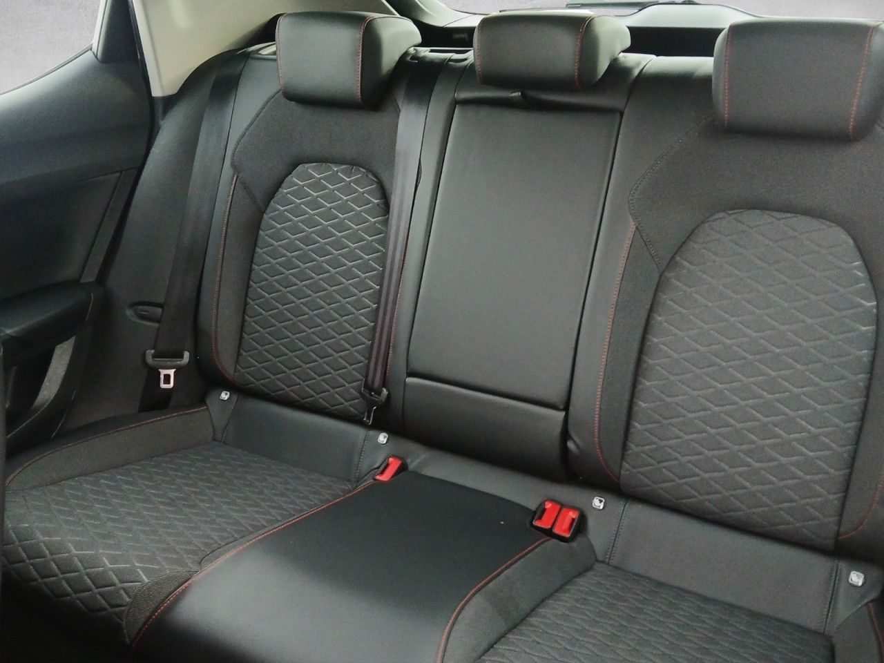 Fahrzeugabbildung SEAT Leon FR e-Hybrid Im Kundenauftrag! 8fach bereift