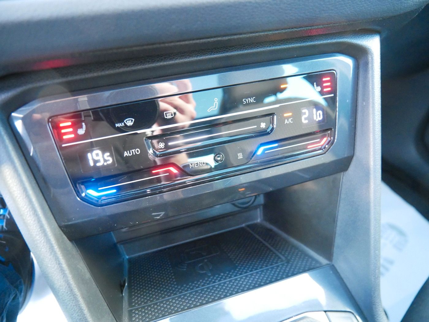 Fahrzeugabbildung Volkswagen Tiguan 1.5 United AHK DACH Standheiz Kamera LED