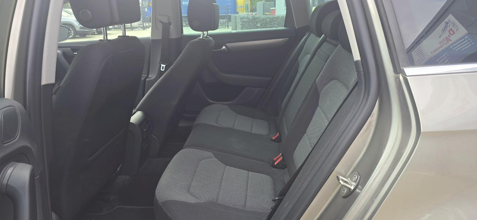 Volkswagen Passat 2012 — photo 11