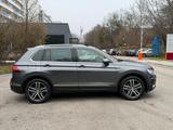 Volkswagen Tiguan 2.0 TDI DSG 4MOTION Navi Panorama Kamera - VW Tiguan Gebrauchtwagen in München