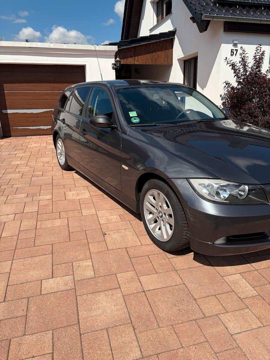 BMW 320 2006 — interior