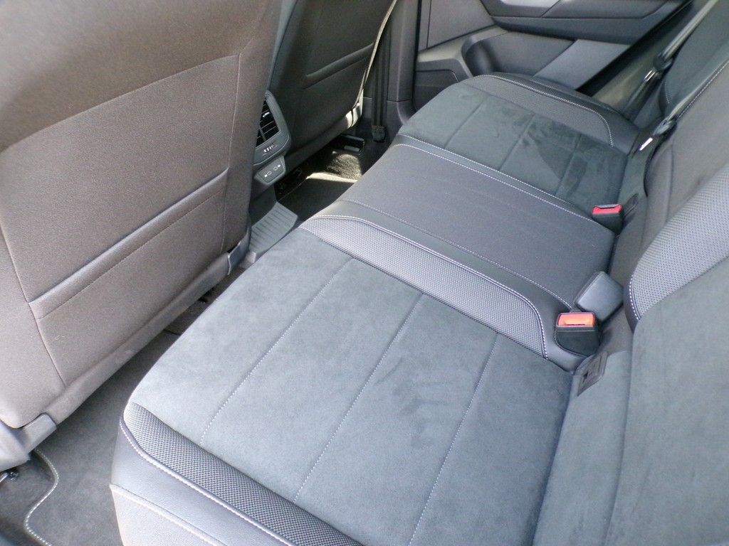 Fahrzeugabbildung Volkswagen T-Roc TDI 2.0 DSG *R-Line*Matrix*RüKa*Navi*3,99%