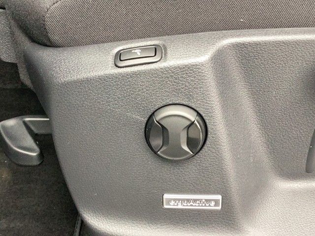 Fahrzeugabbildung Volkswagen Touran Comfortline Navi LED ACC SH AHZV