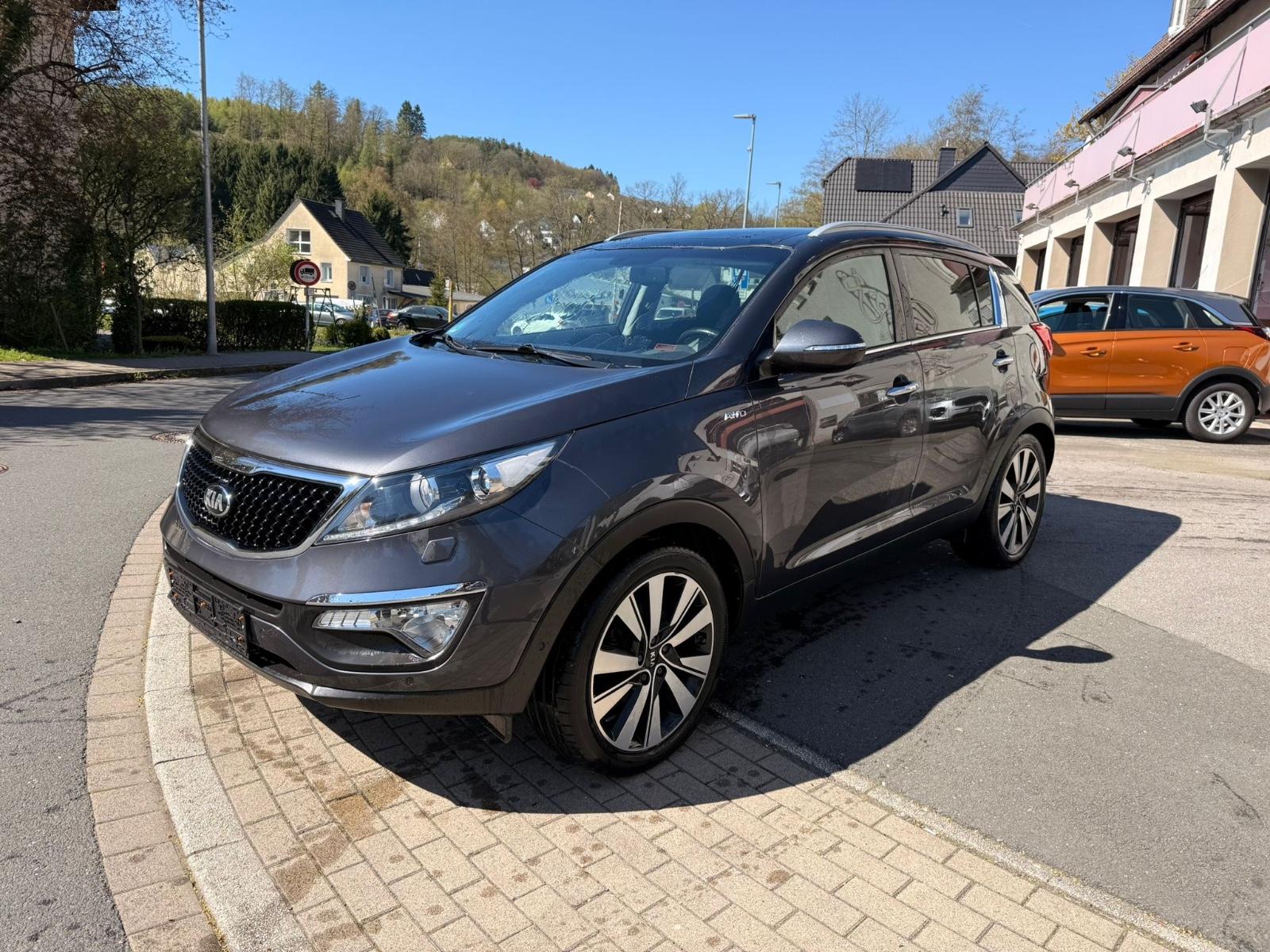 Kia Sportage 4WD  Automatik,Navi,R.Kame.Pano,19 zoll