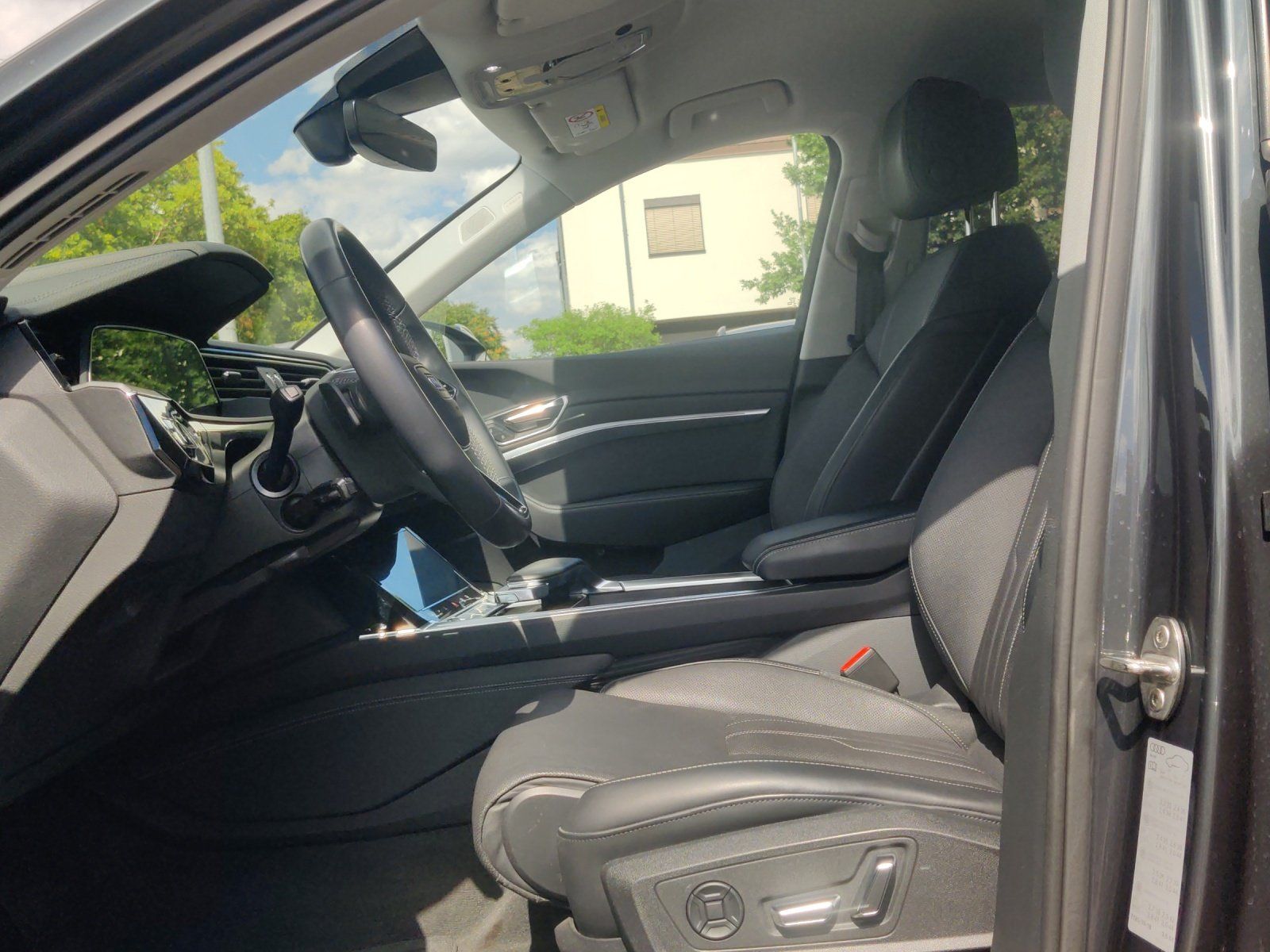 Fahrzeugabbildung Audi Q8 e-tron 55 quattro advanced 360,AHK,HUD,LED