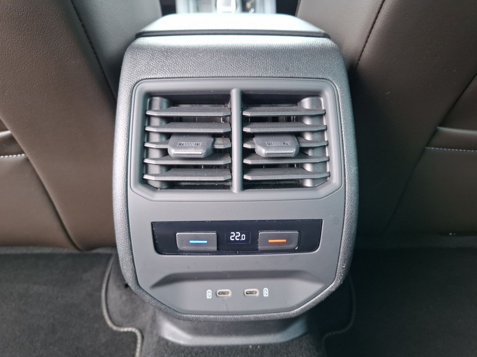 Fahrzeugabbildung SEAT Leon ST eTSI Xcellence DSG LED Navi GRA Park-Ass