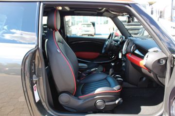 Fahrzeugabbildung MINI Mini John Cooper Works Leder Navi Pano