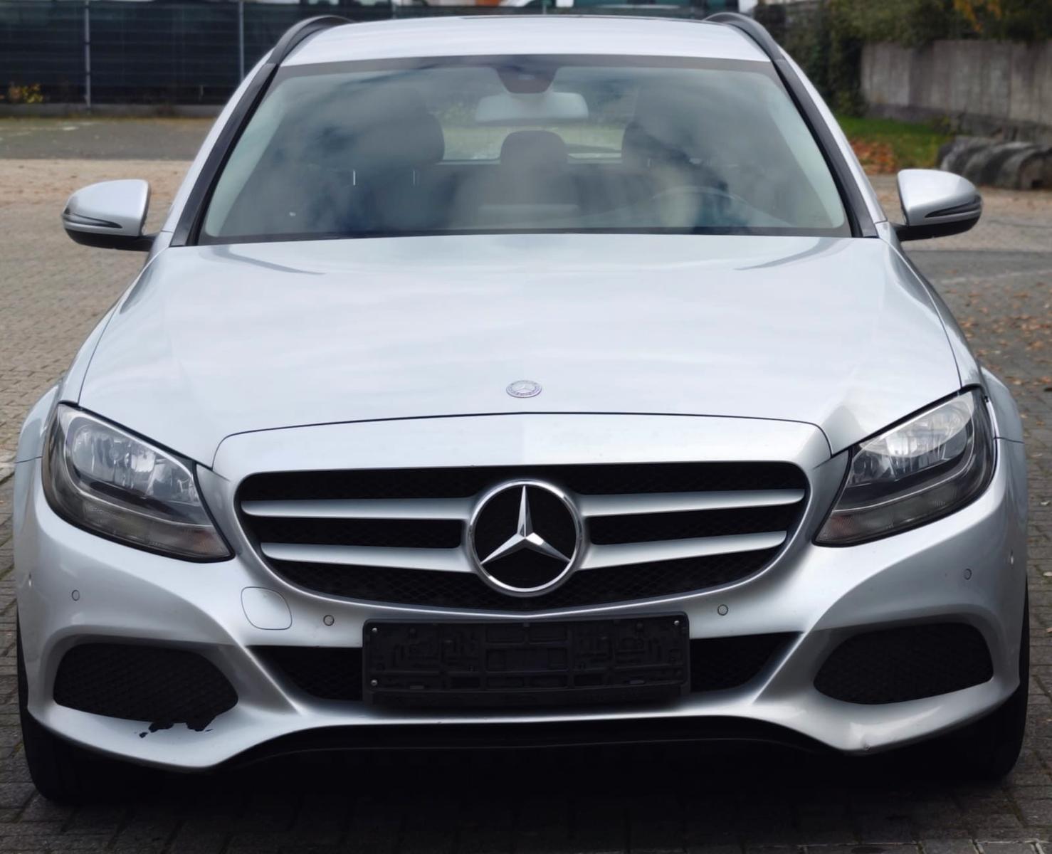 Mercedes-Benz C 180d Leichte Brandschaden Kabelbrand
