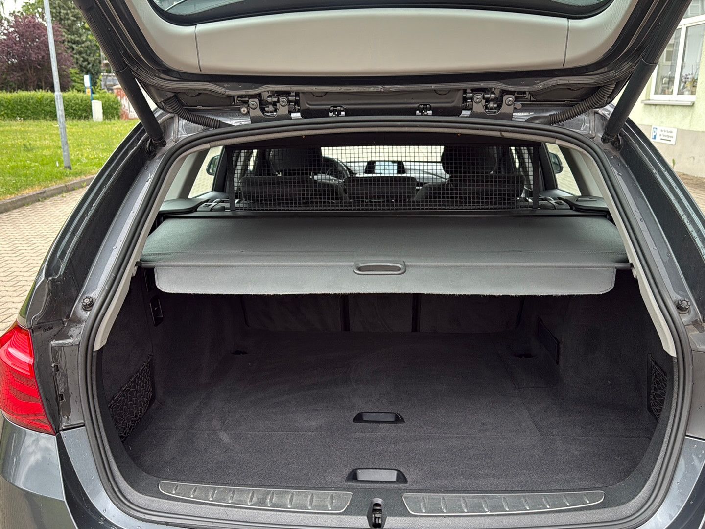 Fahrzeugabbildung BMW 320 i Touring/ unfallfrei