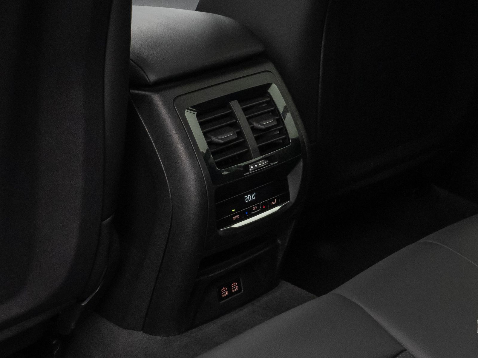 Fahrzeugabbildung BMW X3 xD30i Kamera DAB HiFi WLAN Leder Sport 19Zoll