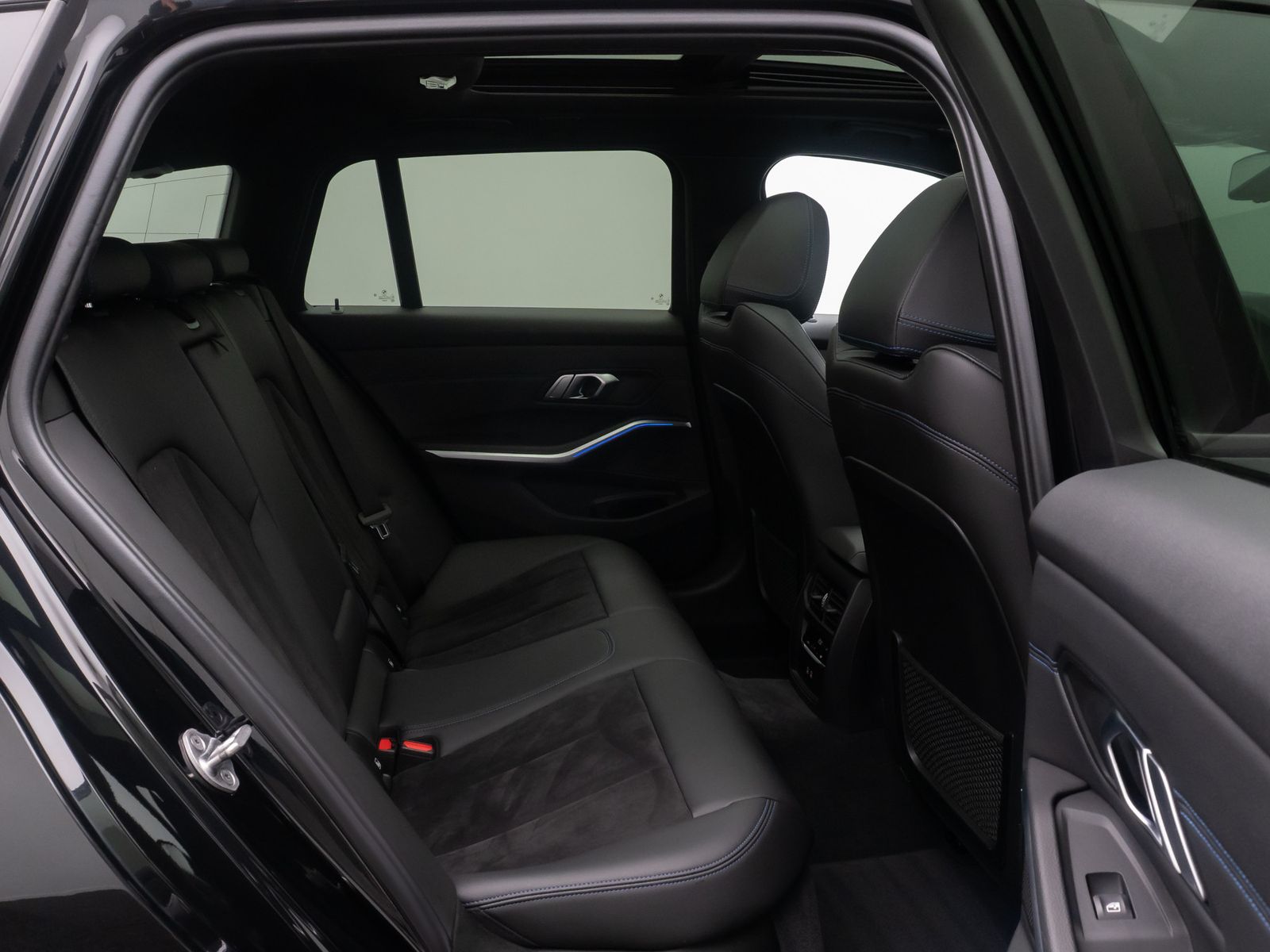 Fahrzeugabbildung BMW 320d xD M Sport Panorama Laser DAB AHK Alarm 19"