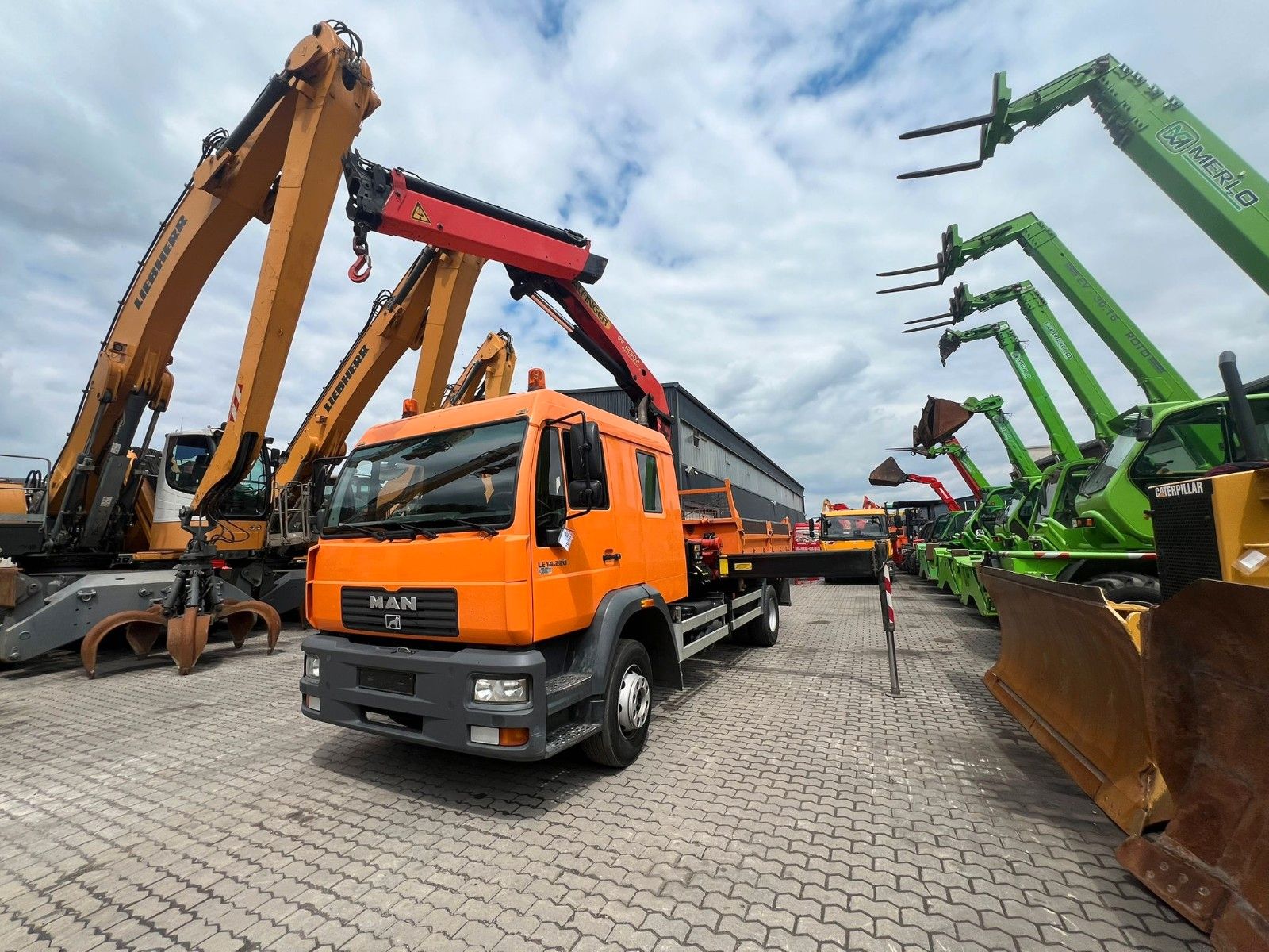 Fahrzeugabbildung MAN LE 14.220/Palfinger PK 12502/3.Seitenkipper/Doka