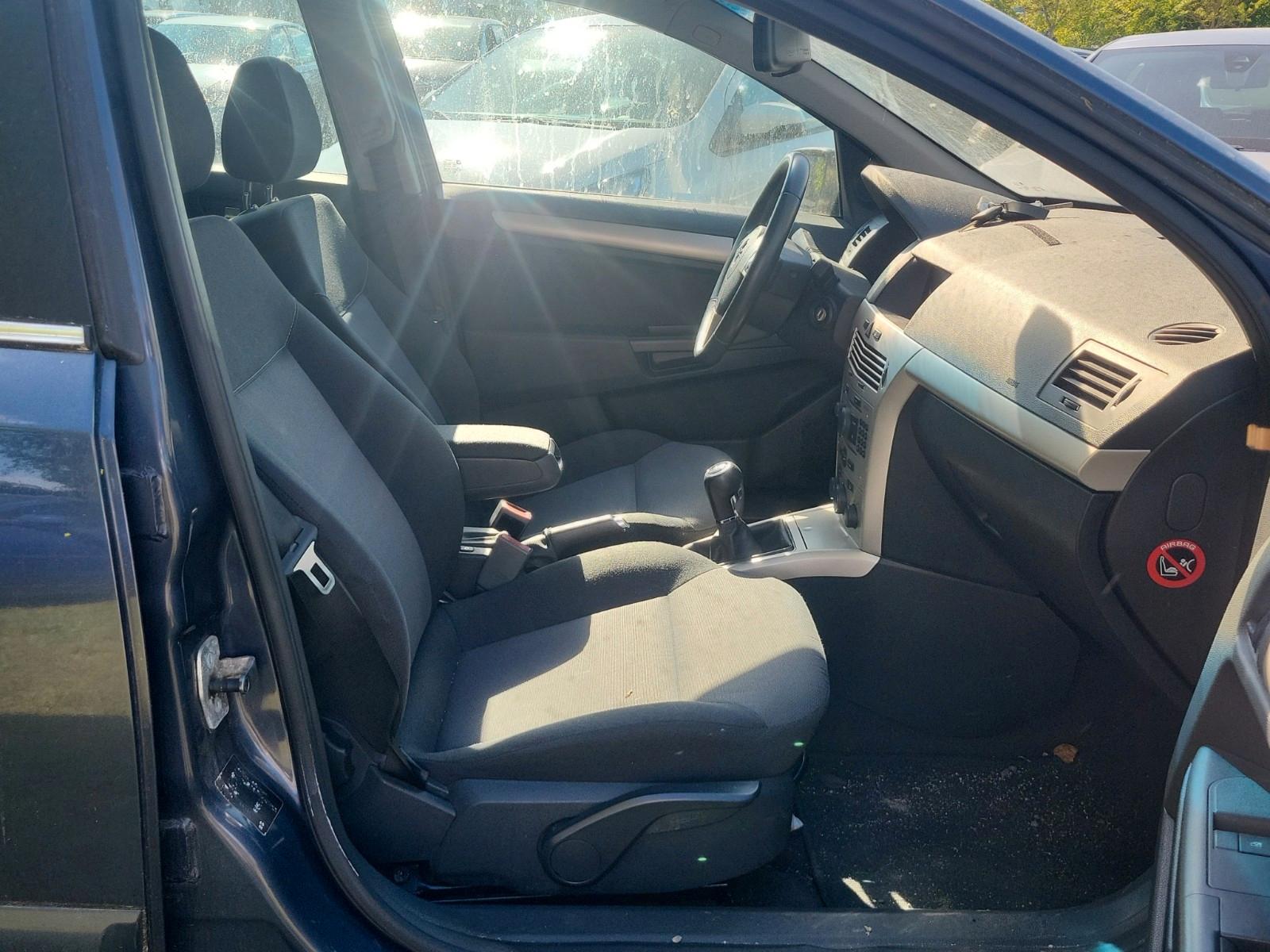 Opel Astra 2008 — photo 15