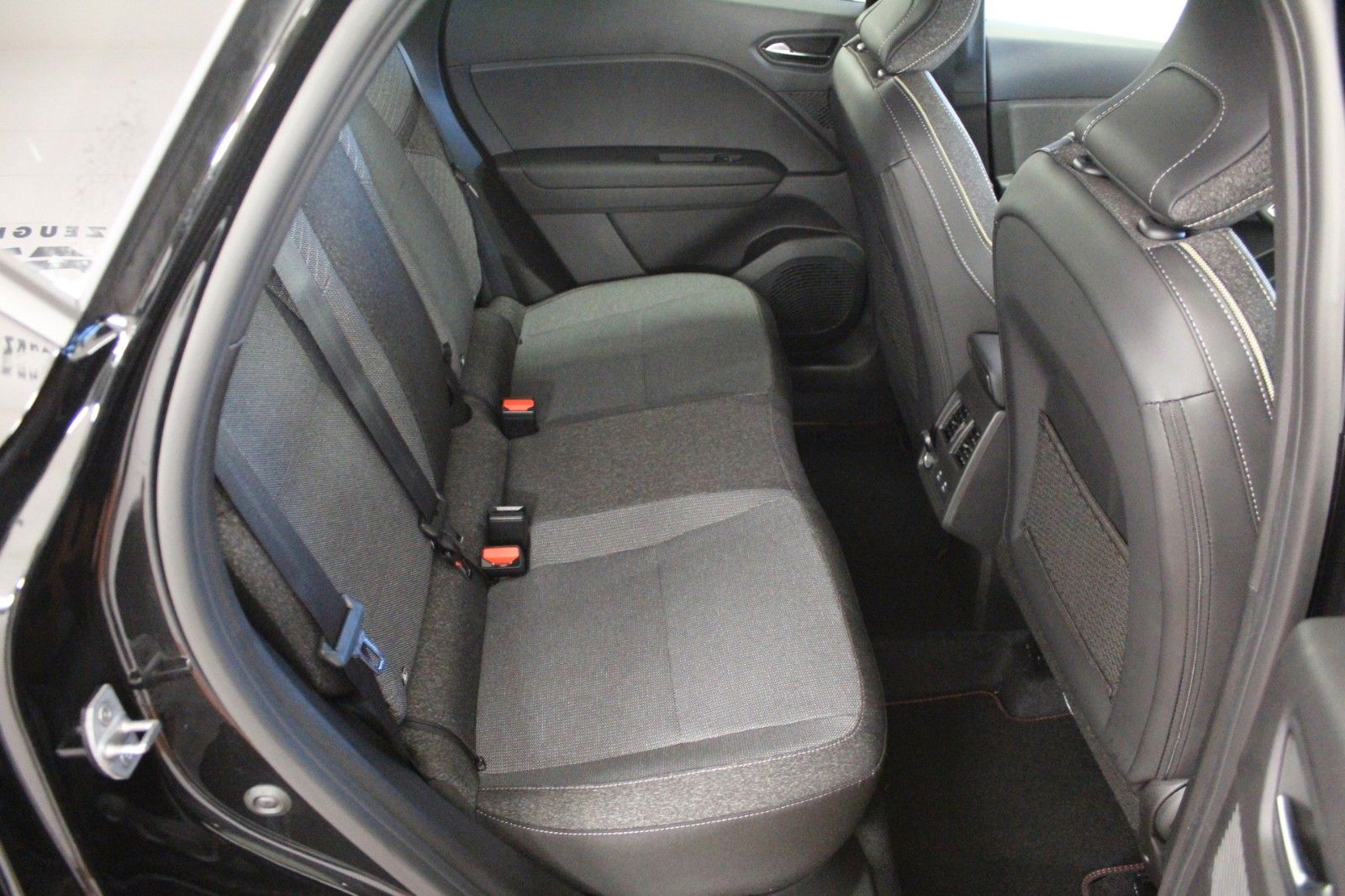 Fahrzeugabbildung Renault Captur Mild Hybrid 140 EDC Techno*Safety Paket*