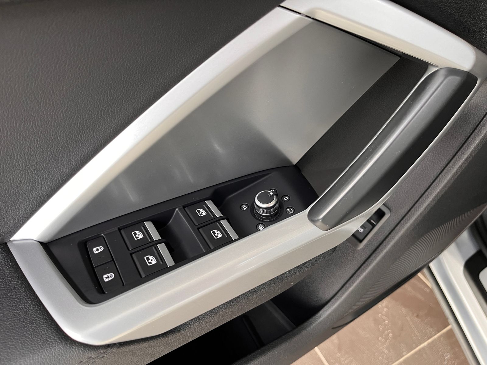 Fahrzeugabbildung Audi Q3 40 TFSI quattro advanced LED NAVI ALU