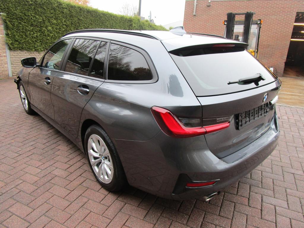 BMW 330 Baureihe 3 Touring 330 e Advantage 2021 2021