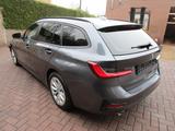 BMW 330 Baureihe 3 Touring 330 e Advantage 2021